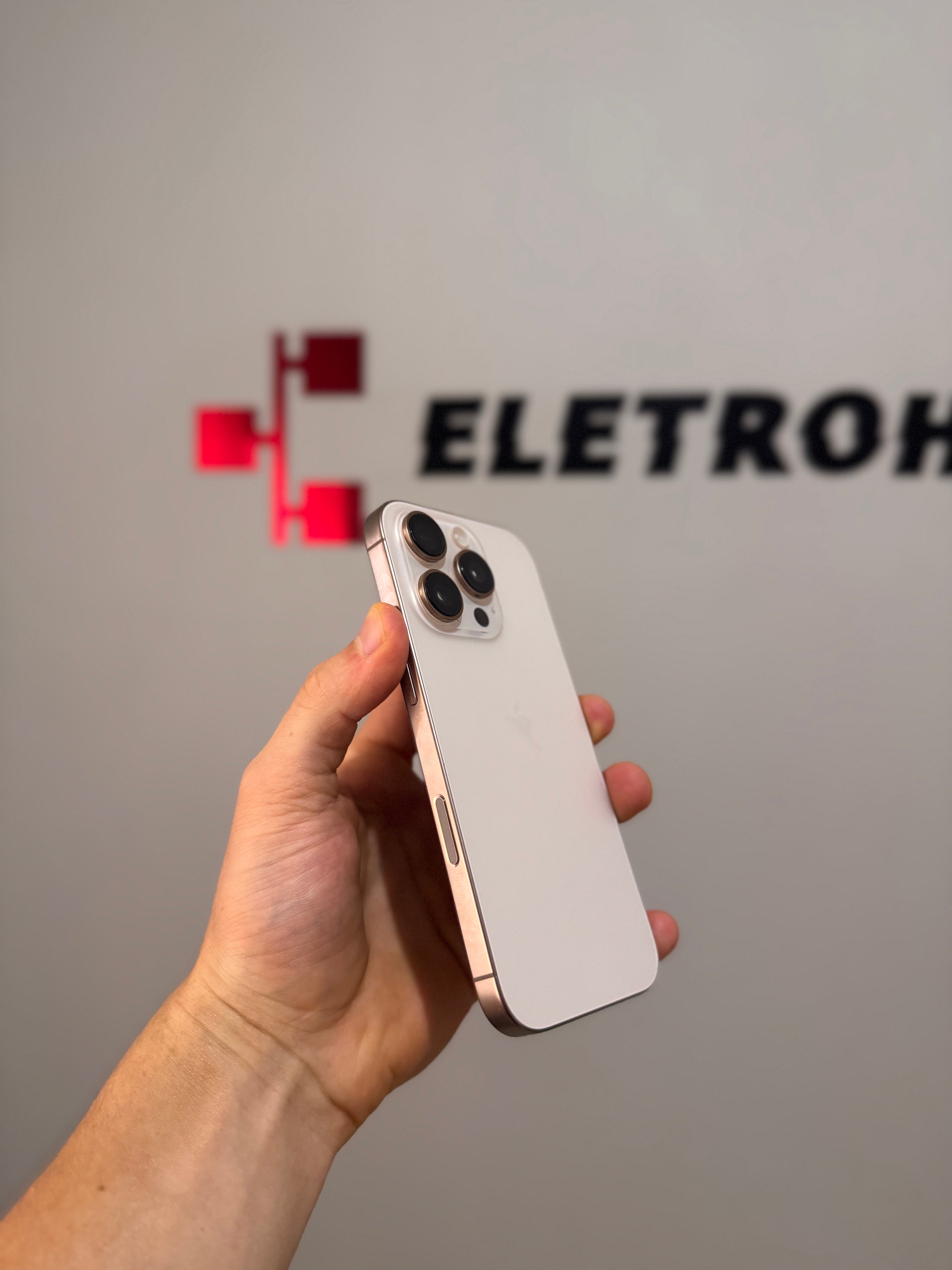 Apple iPhone 16 Pro 128GB - Seminovo