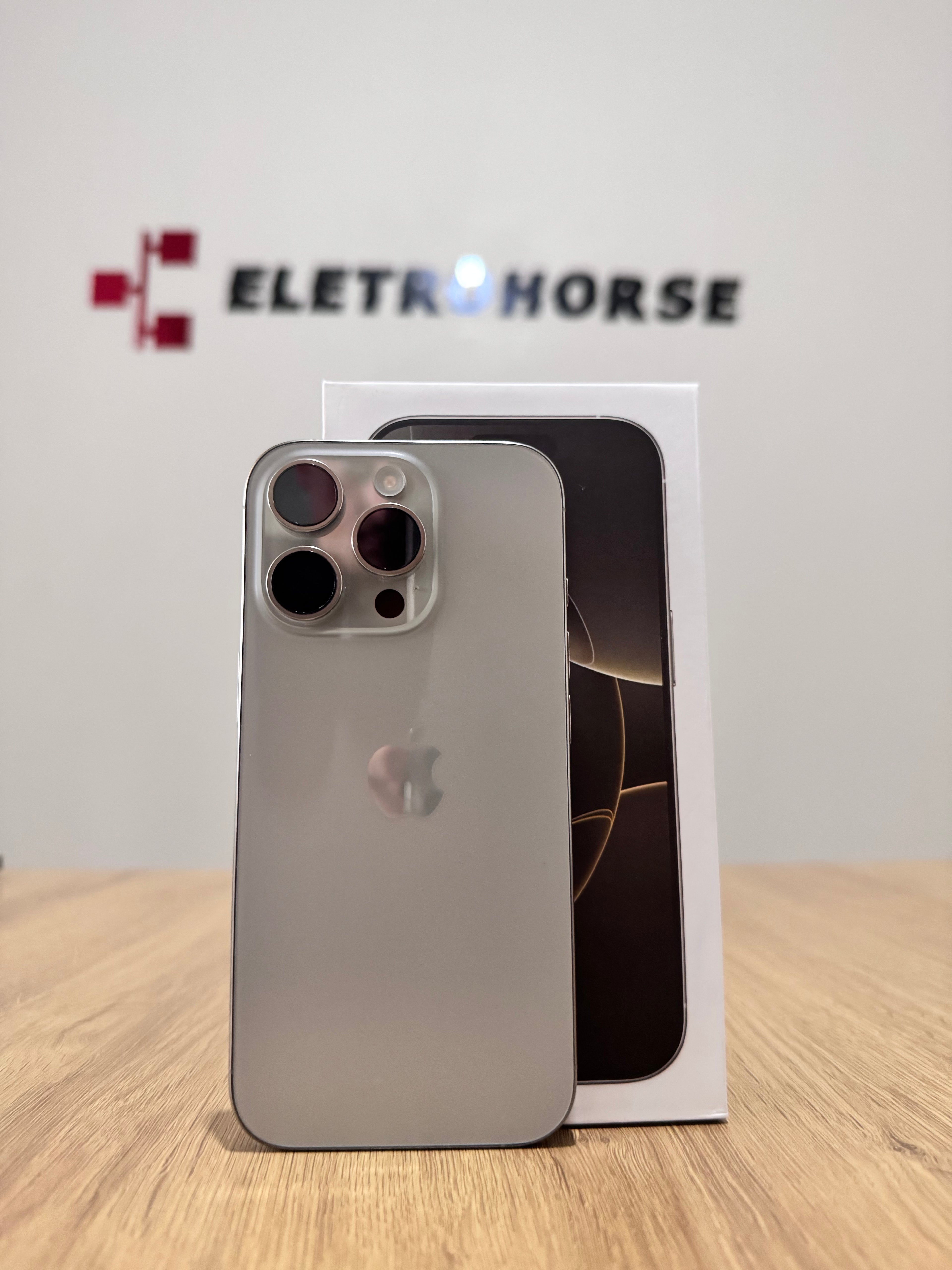 Apple iPhone 16 Pro 256GB - Seminovo