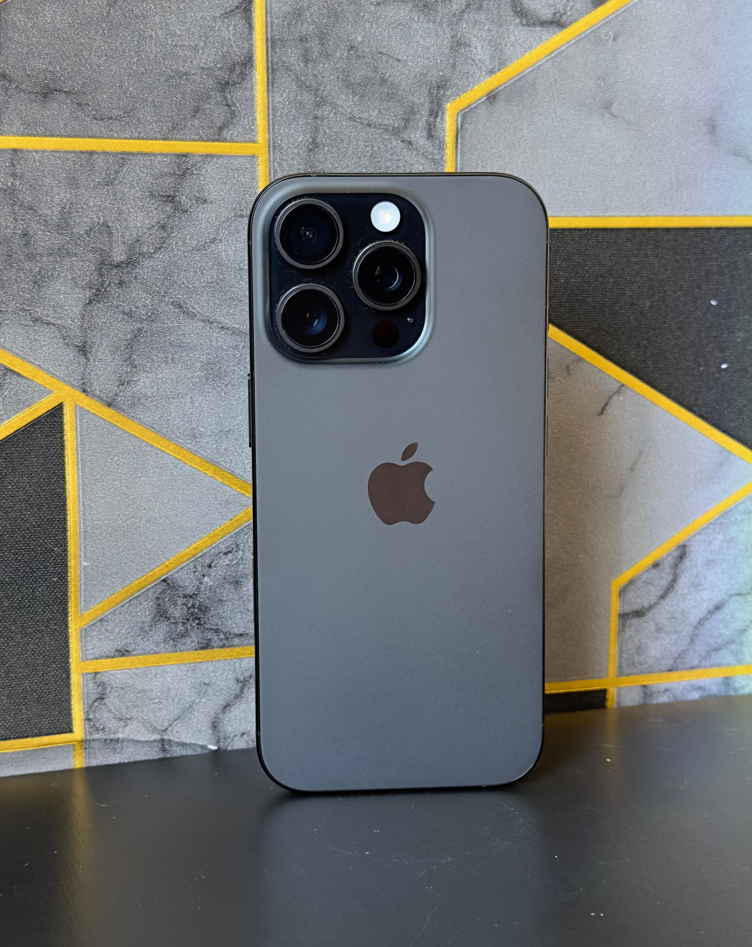 Apple iPhone 16 Pro 256GB - Seminovo