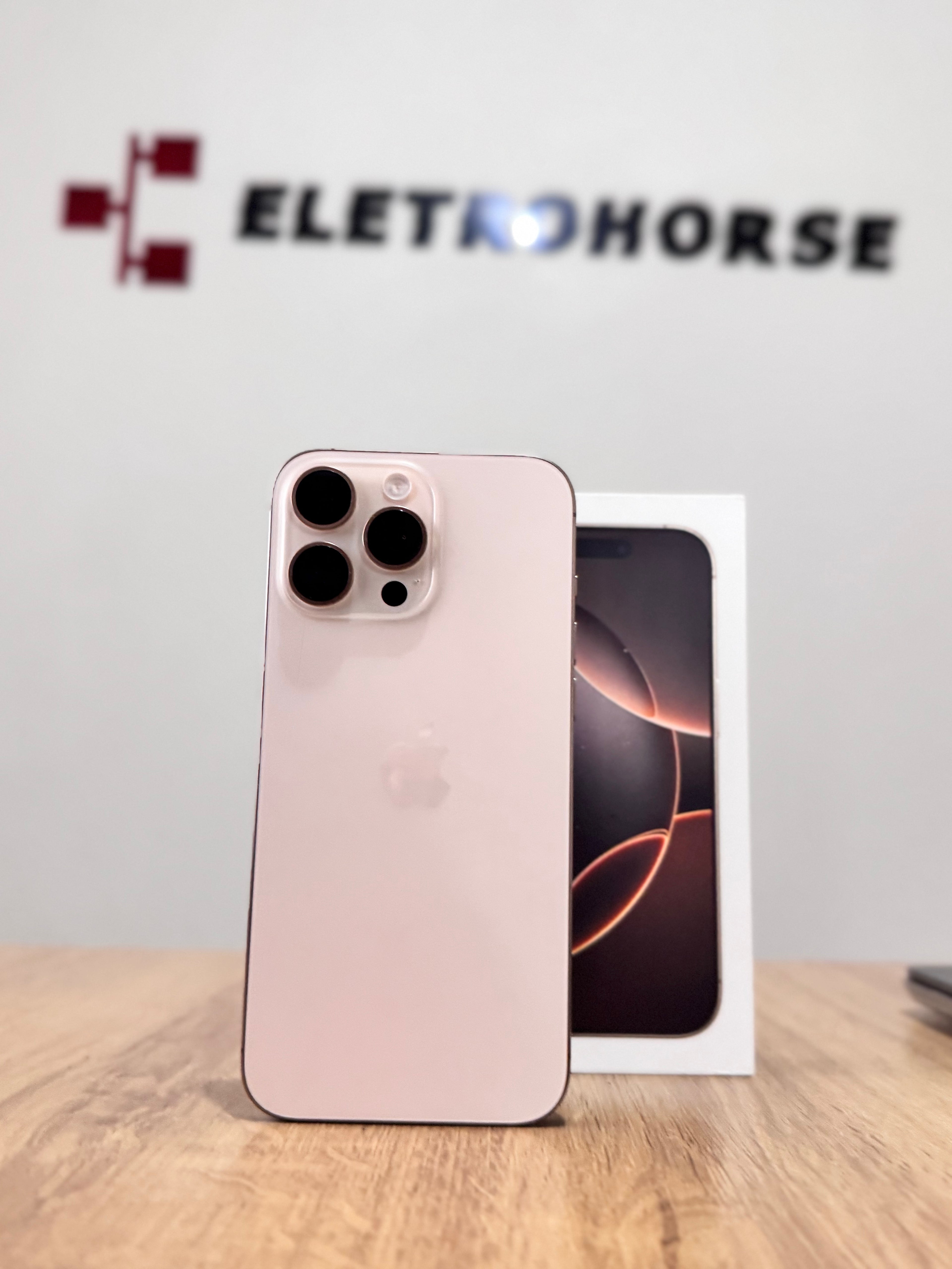 Apple iPhone 16 Pro 256GB - Seminovo