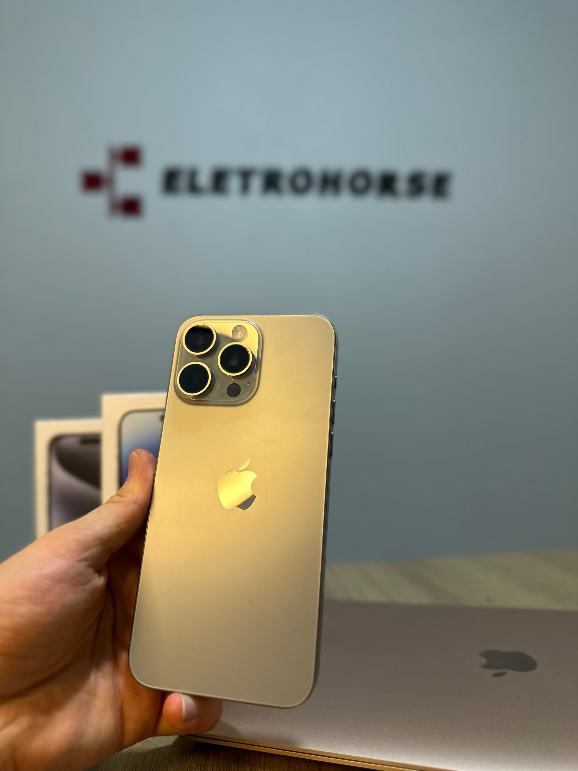 【santo】iPhone 15 Pro Max 256GB Apple iPhone 15 Pro Max 256GB Novo - Pronta Entrega! – Eletrohorse