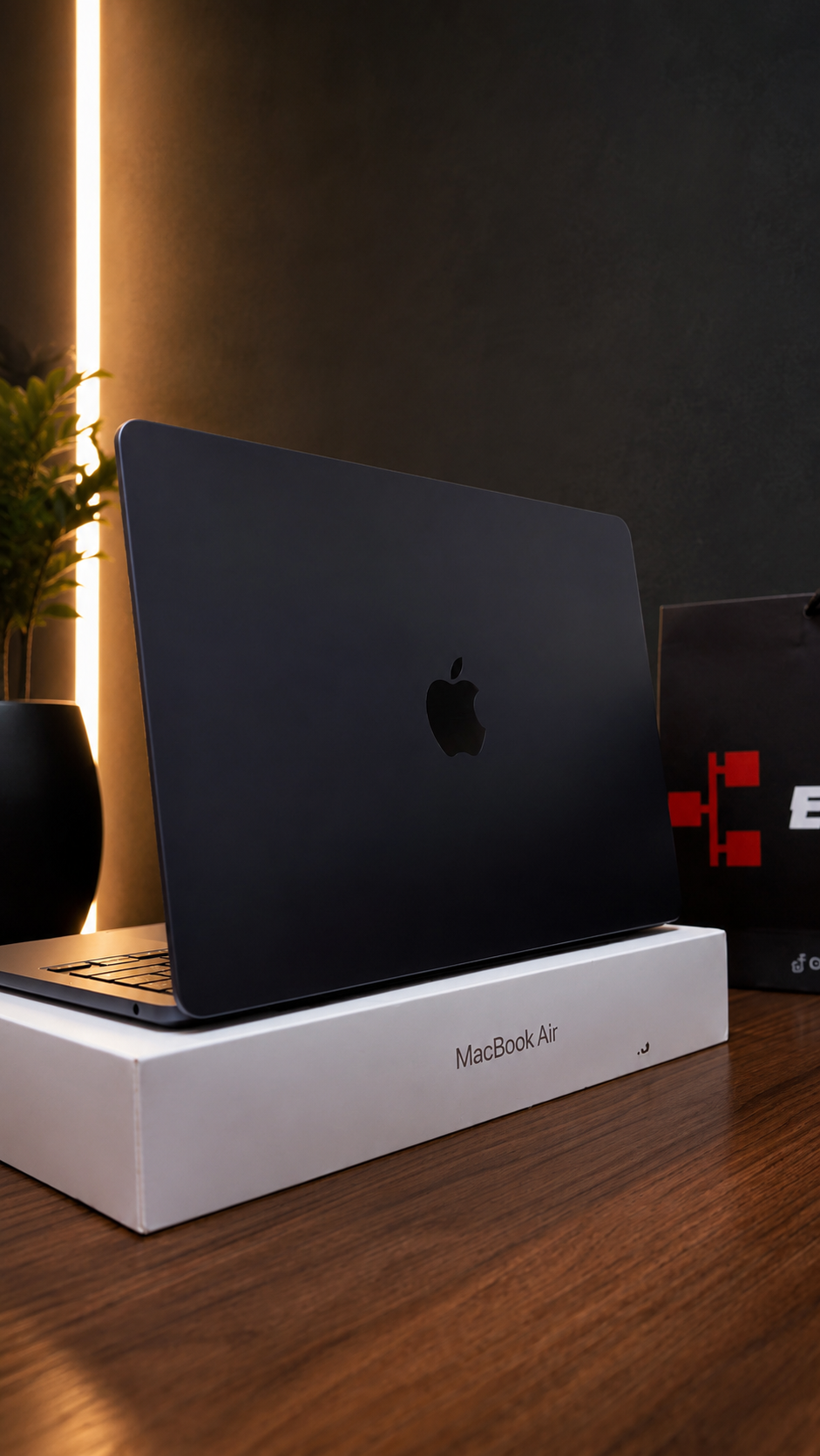 Outlet - MacBook Air M2 de 13,6 Polegadas  - 16GB RAM, 256GB SSD - CPU de 8 núcleos e GPU de 8 núcleos - Seminovo (Impecável) - Saúde de bateria em 100% - Completo com caixa e acessórios