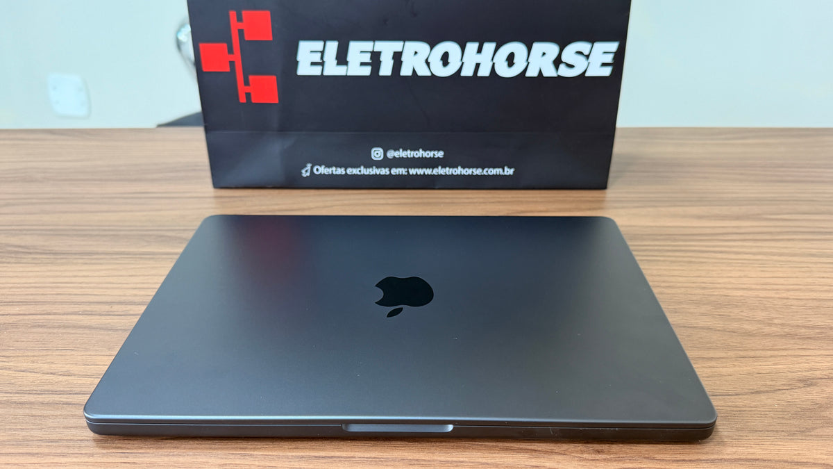 Outlet - MacBook Pro M4 de 14,2 Polegadas  - 16GB RAM, 512 SSD - CPU de 10 núcleos e GPU de 10 núcleos