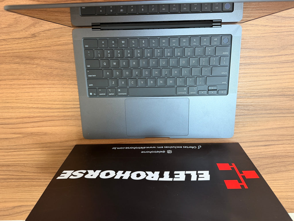 Outlet - MacBook Pro M4 de 14,2 Polegadas  - 16GB RAM, 512 SSD - CPU de 10 núcleos e GPU de 10 núcleos