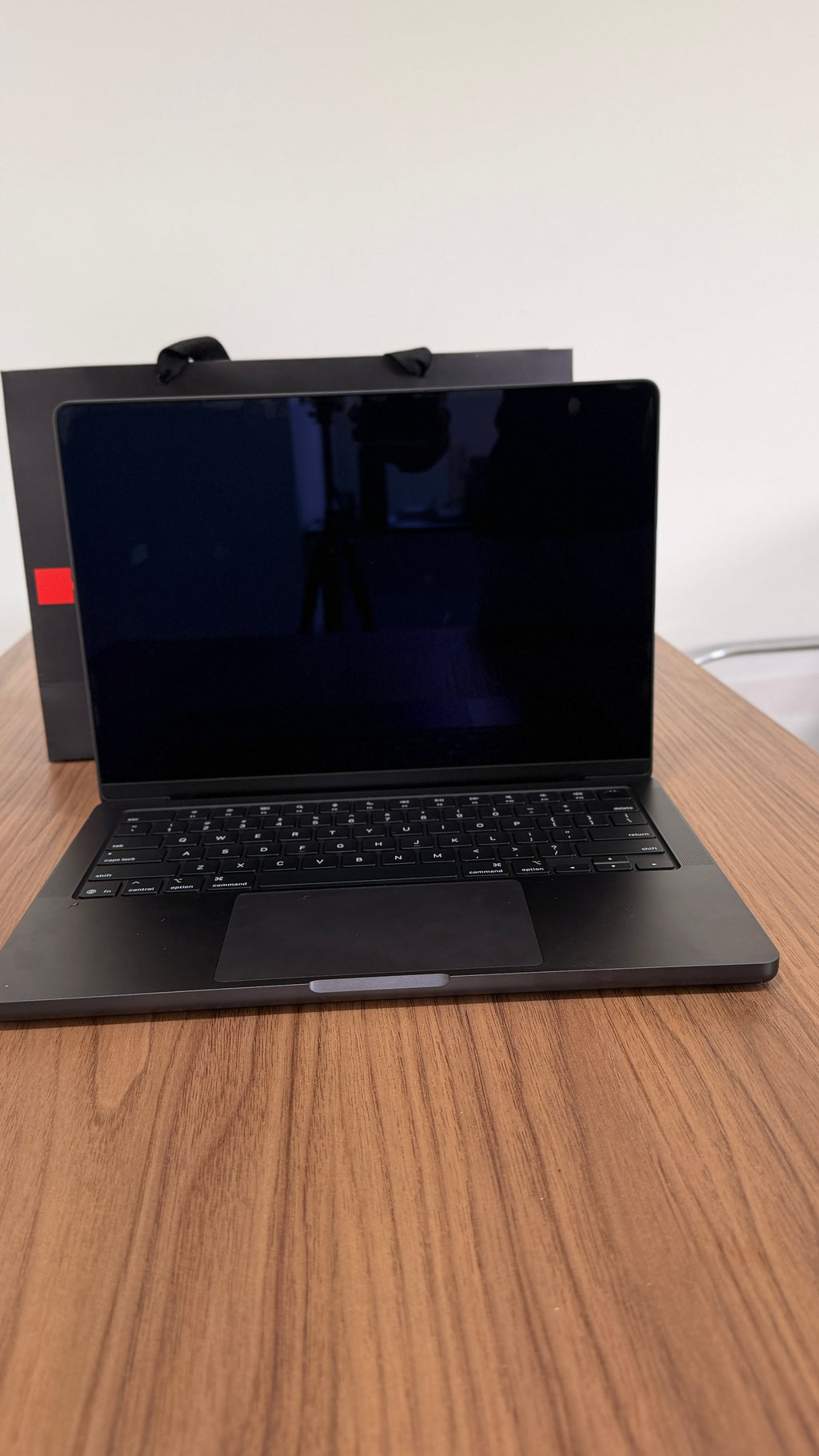 Outlet - MacBook Pro M4 de 14,2 Polegadas  - 16GB RAM, 512 SSD - CPU de 10 núcleos e GPU de 10 núcleos