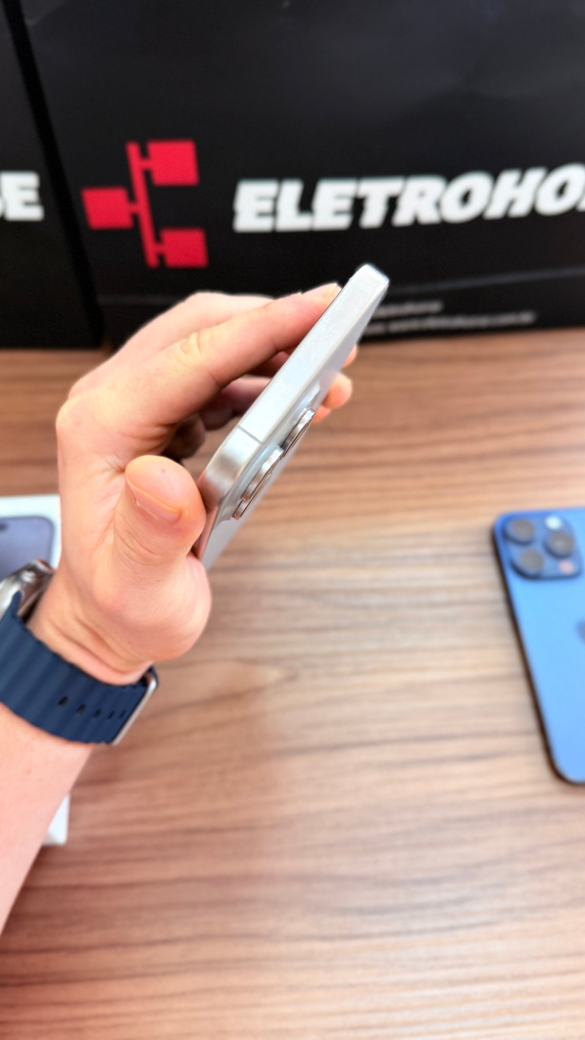 Outlet - iPhone 15 Pro Max de 256GB - Sem caixa