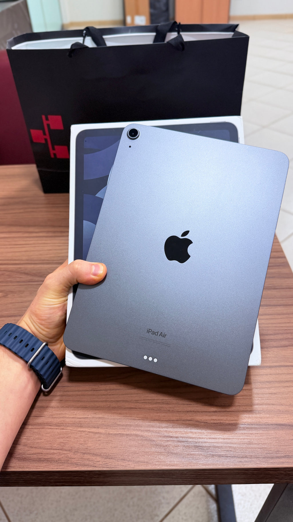 Outlet - Apple iPad Air M1 de 11 polegadas - Kit com Apple Pencil e teclado