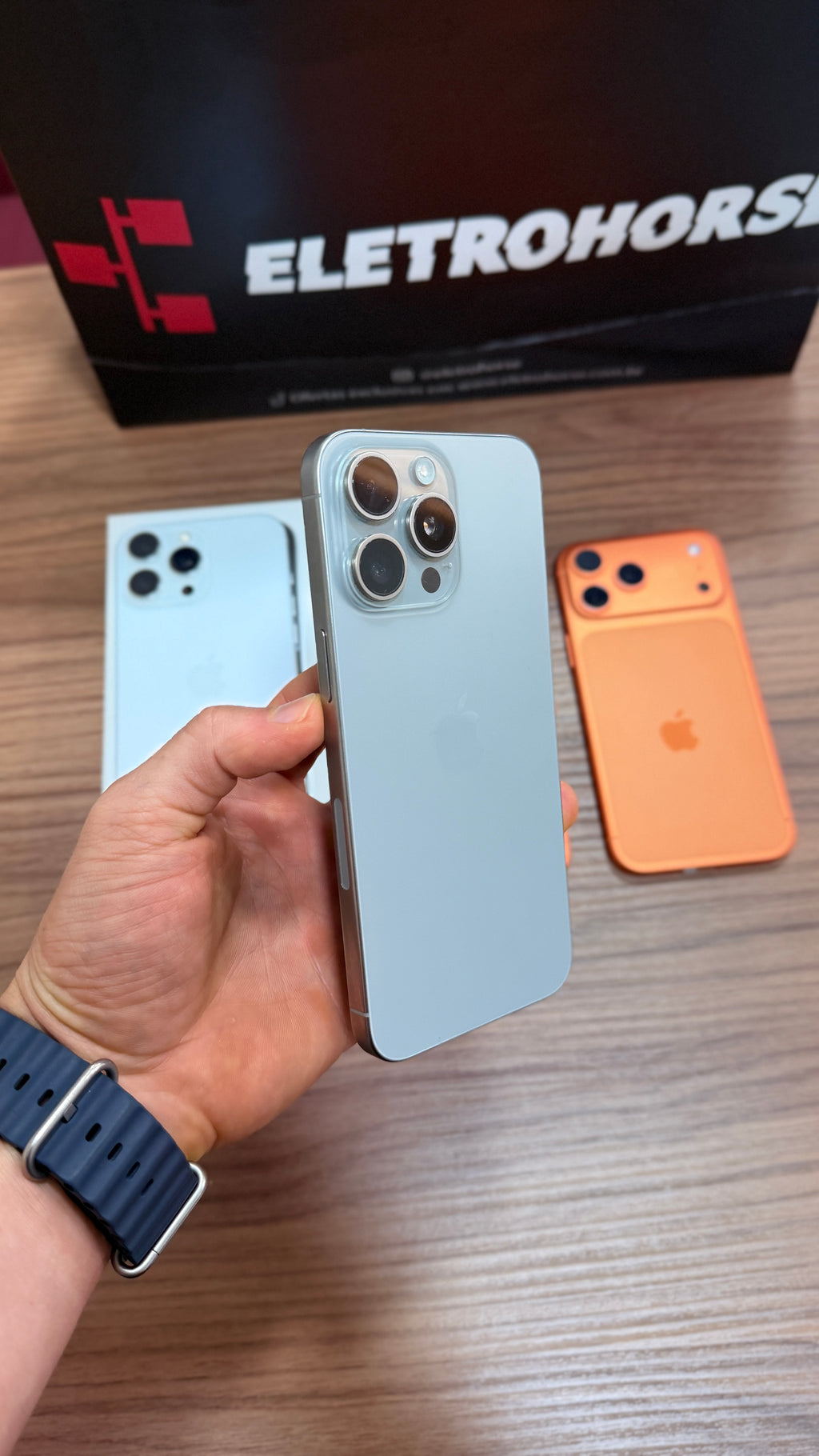 Outlet - iPhone 15 Pro Max de 256GB - Com caixa