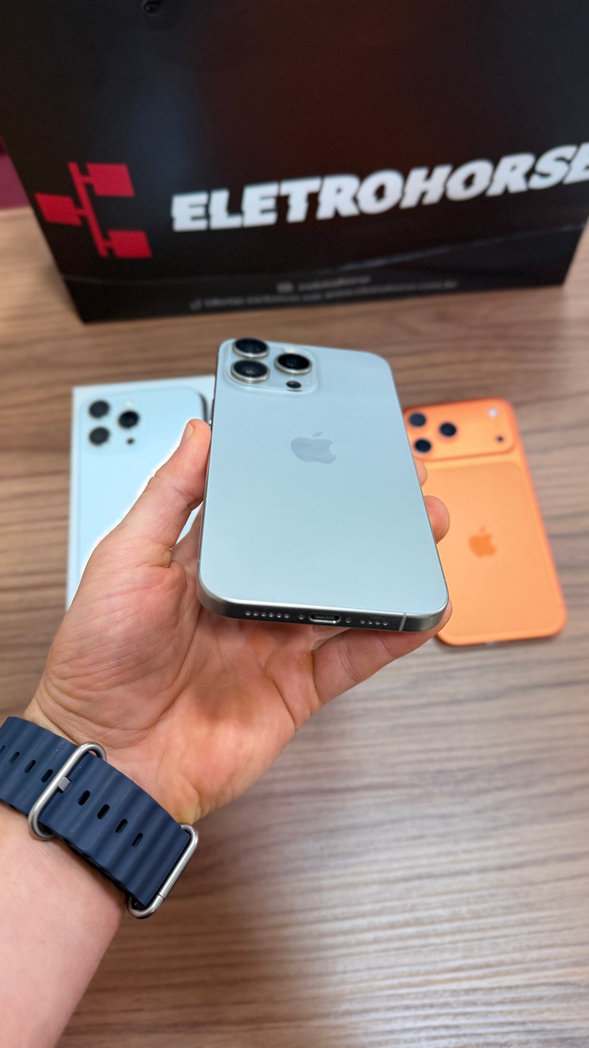 Outlet - iPhone 15 Pro Max de 256GB - Com caixa