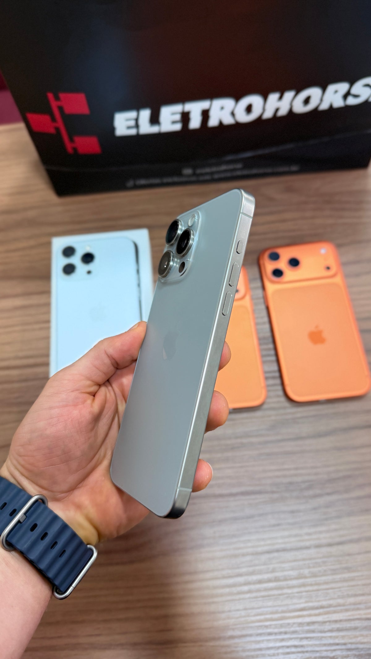 Outlet - iPhone 15 Pro Max de 256GB - Com caixa