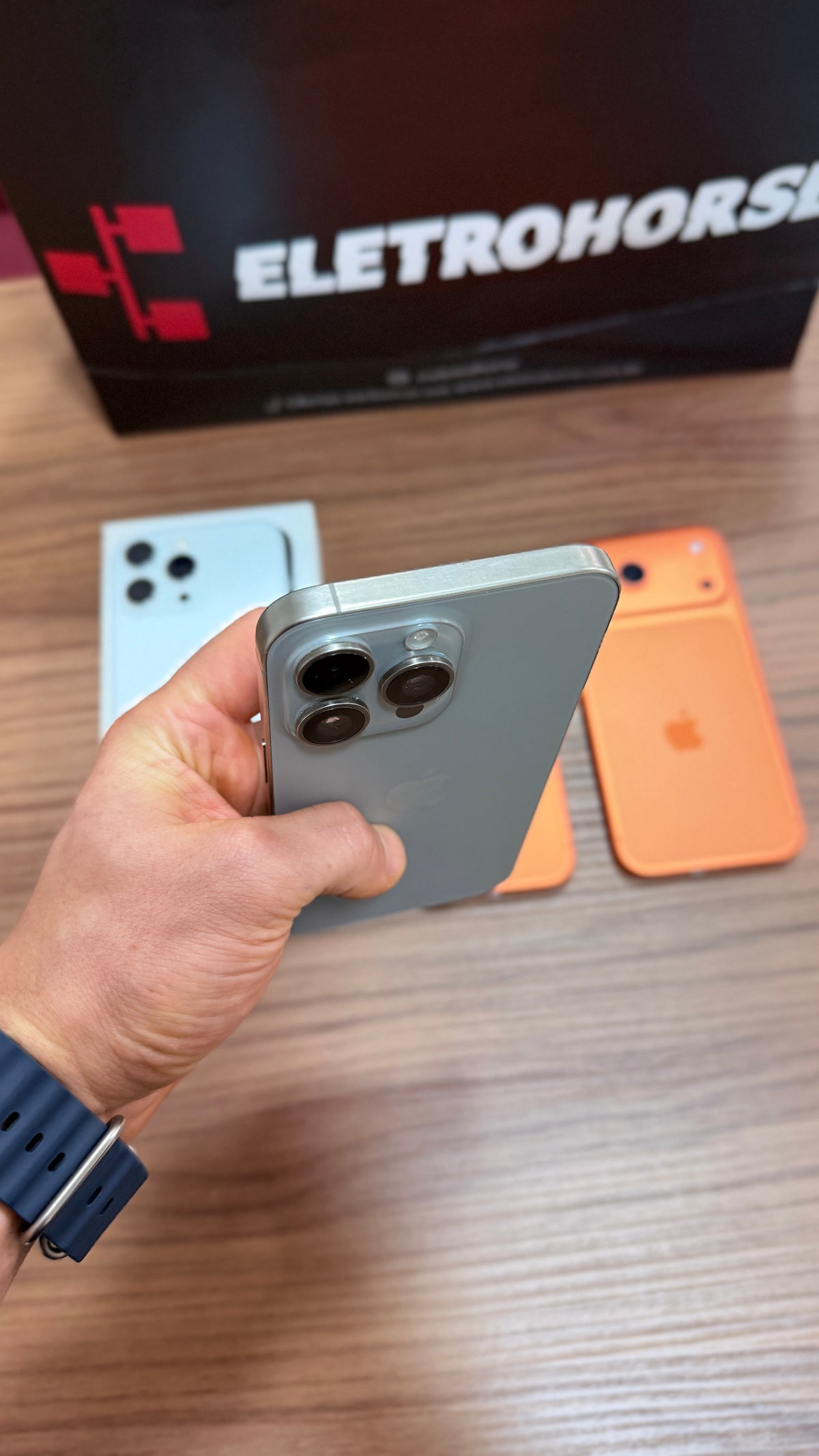 Outlet - iPhone 15 Pro Max de 256GB - Com caixa