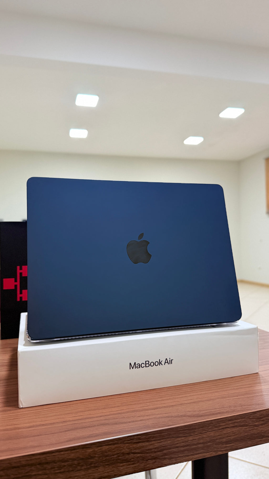 Outlet - MacBook Air M2 de 13,6 Polegadas  - 16GB RAM, 256GB SSD - CPU de 8 núcleos e GPU de 8 núcleos - Seminovo (Impecável) - Saúde de bateria em 100% - Completo com caixa e acessórios