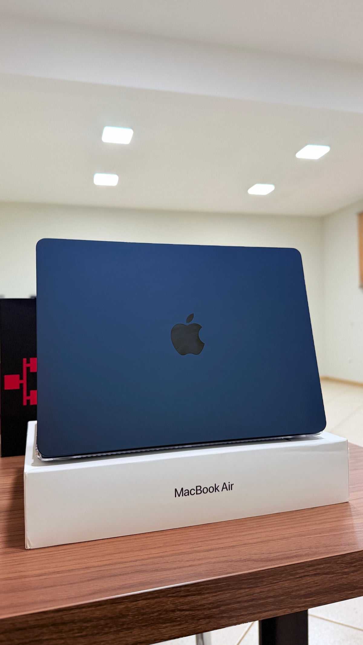 Outlet - MacBook Air M2 de 13,6 Polegadas  - 16GB RAM, 256GB SSD - CPU de 8 núcleos e GPU de 8 núcleos - Seminovo (Impecável) - Saúde de bateria em 100% - Completo com caixa e acessórios