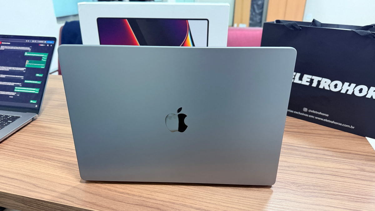Outlet - MacBook Pro M1 de 16,2 Polegadas, M1 Pro  - 16GB RAM, 512 SSD - Com caixa