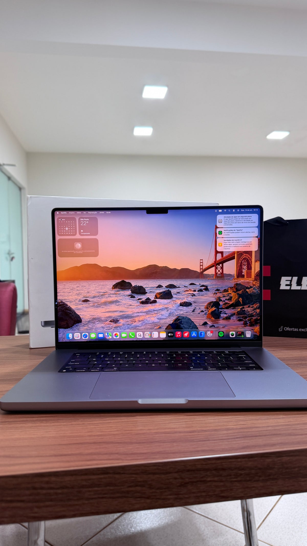 Outlet - MacBook Pro M1 de 16,2 Polegadas, M1 Pro  - 16GB RAM, 512 SSD - Com caixa
