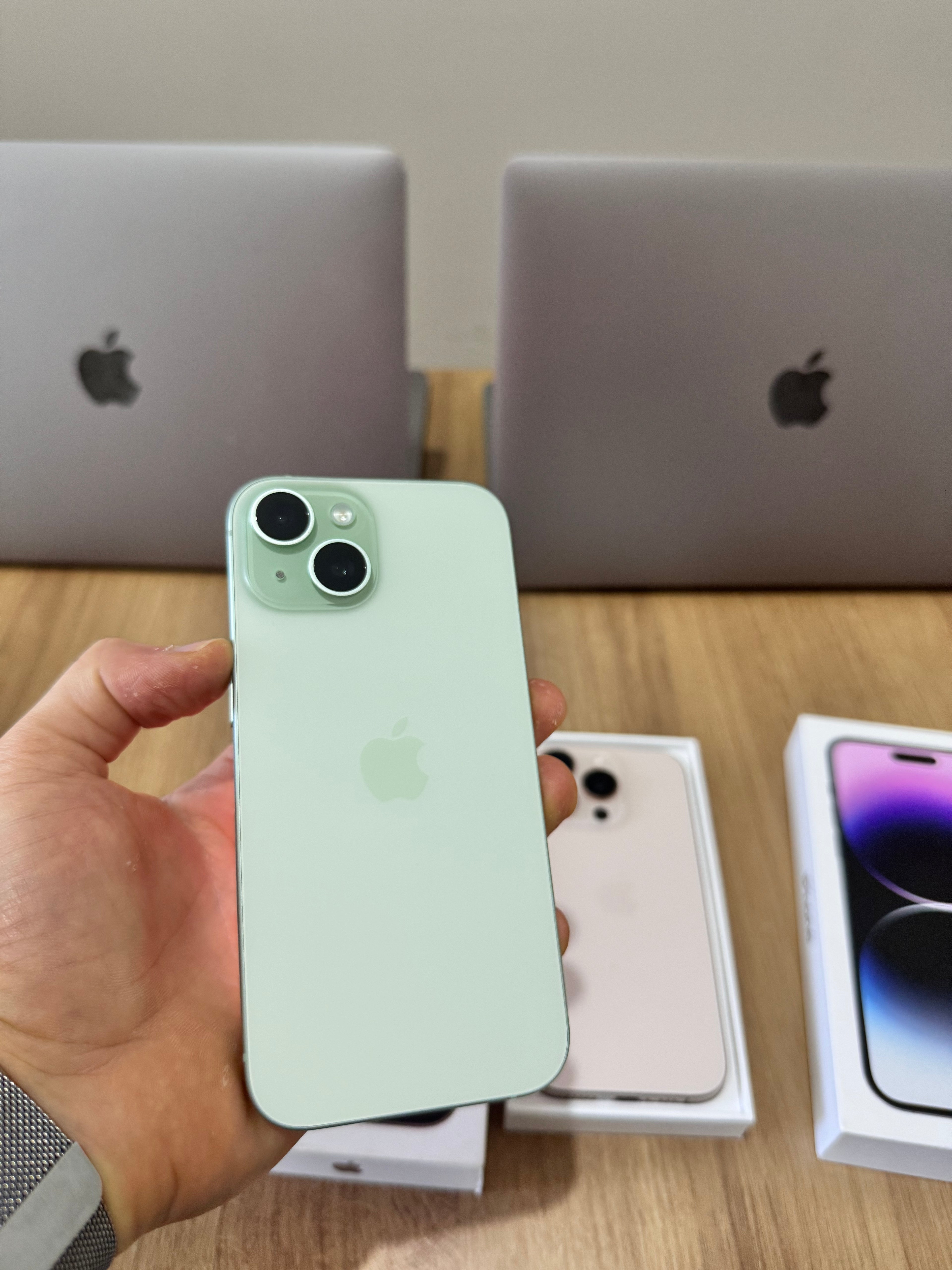 Apple iPhone 15 256GB - Seminovo