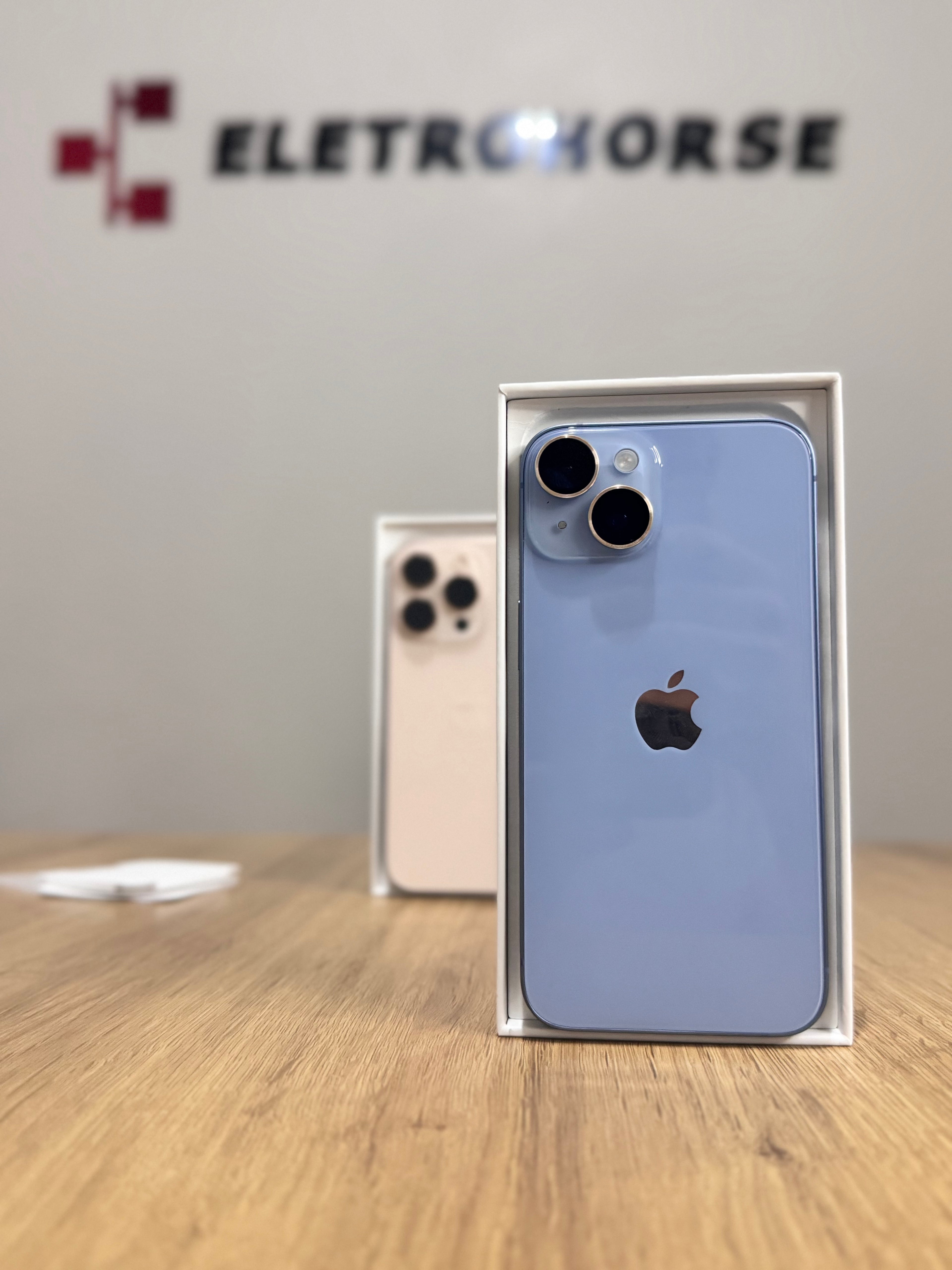 Apple iPhone 14 256GB - Seminovo