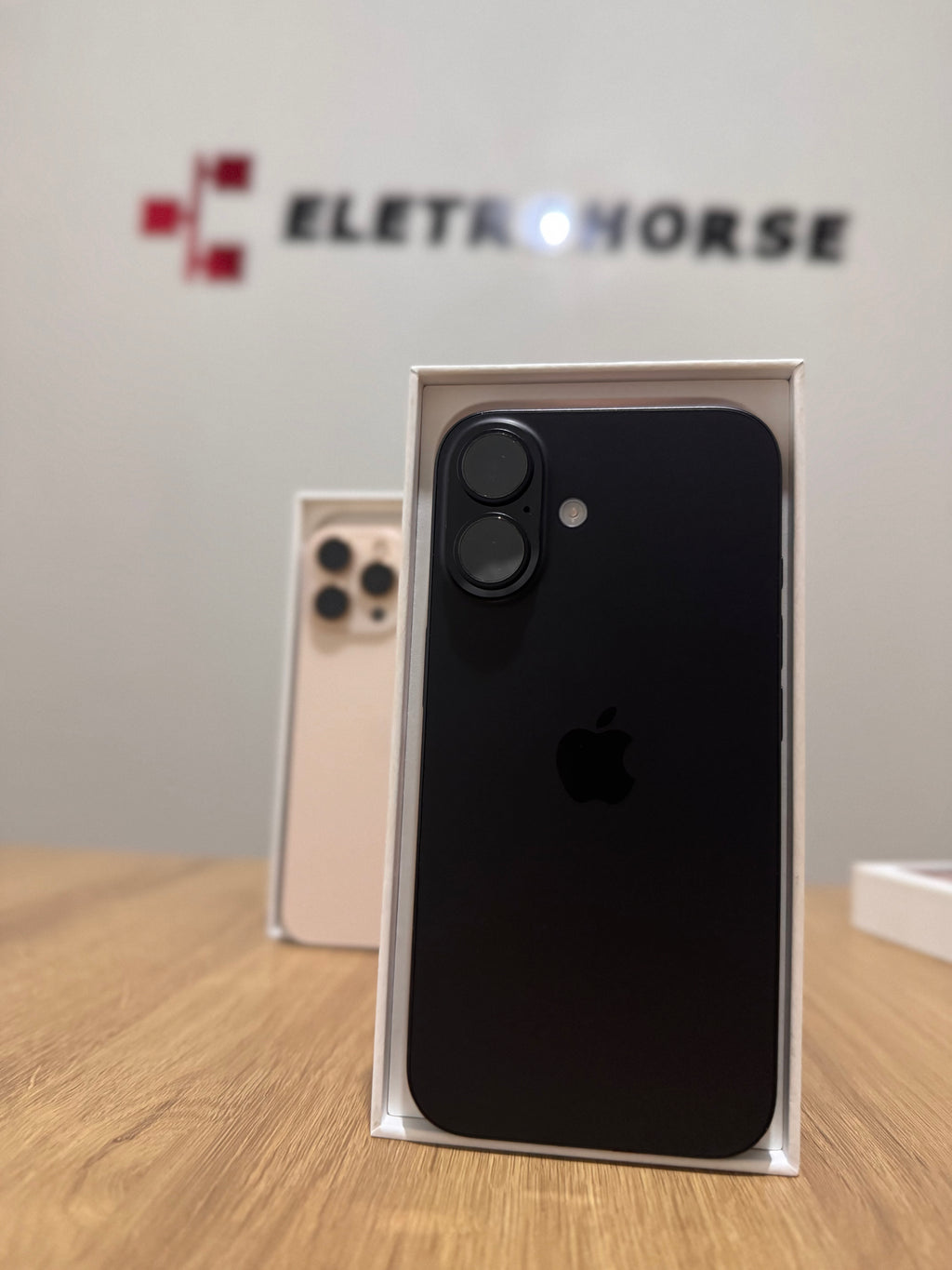Apple iPhone 16 128GB - Seminovo