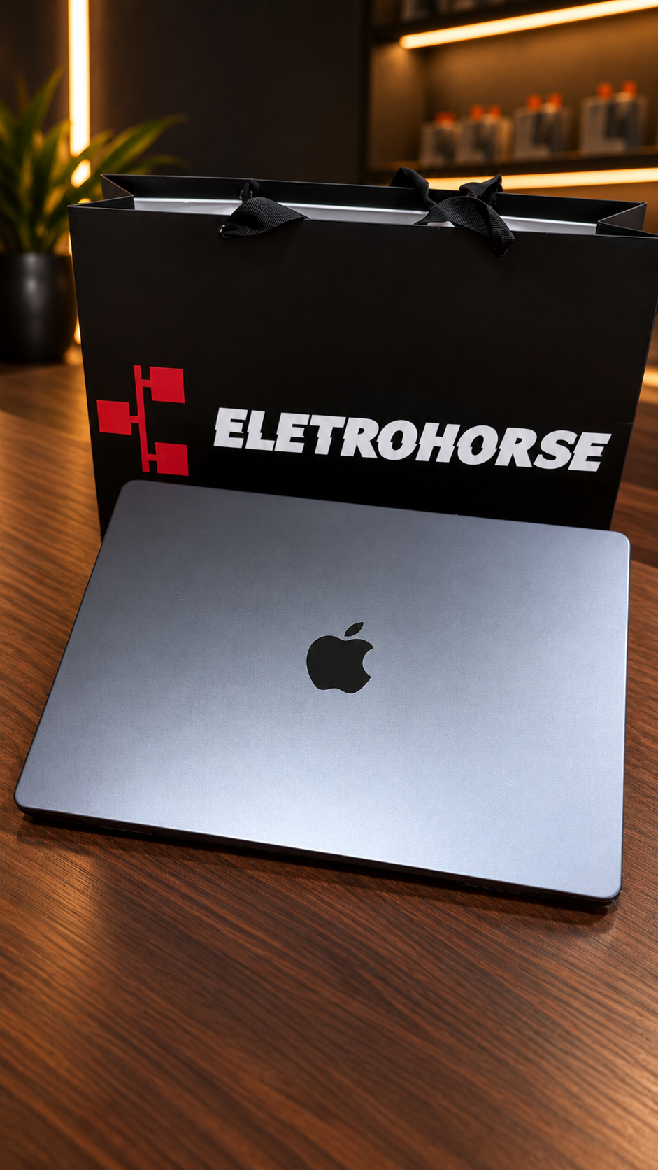 Outlet - MacBook Pro M4 de 14,2 Polegadas  - 16GB RAM, 512 SSD - CPU de 10 núcleos e GPU de 10 núcleos