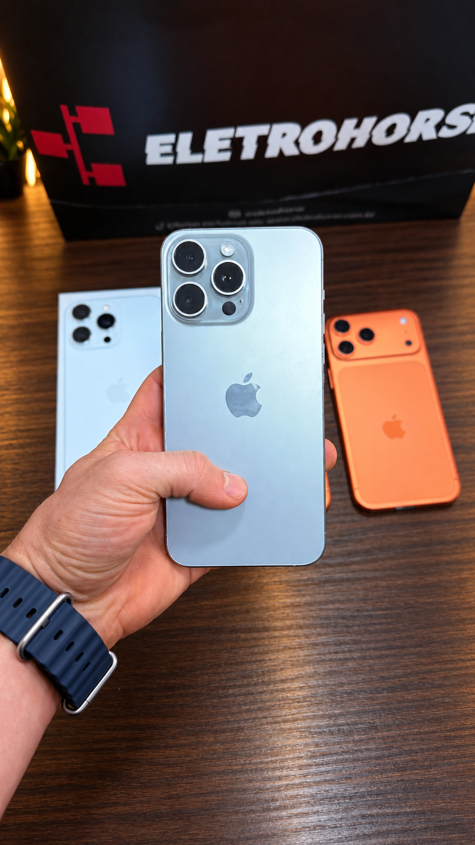 Outlet - iPhone 15 Pro Max de 256GB - Sem caixa