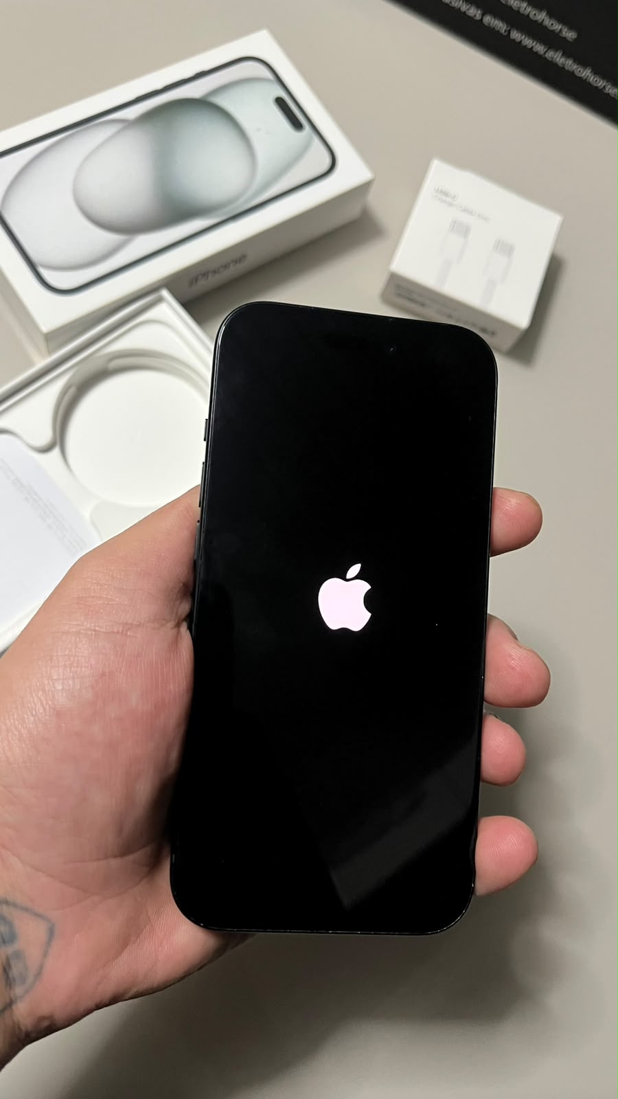 Outlet - iPhone 13 de 128GB - Com caixa