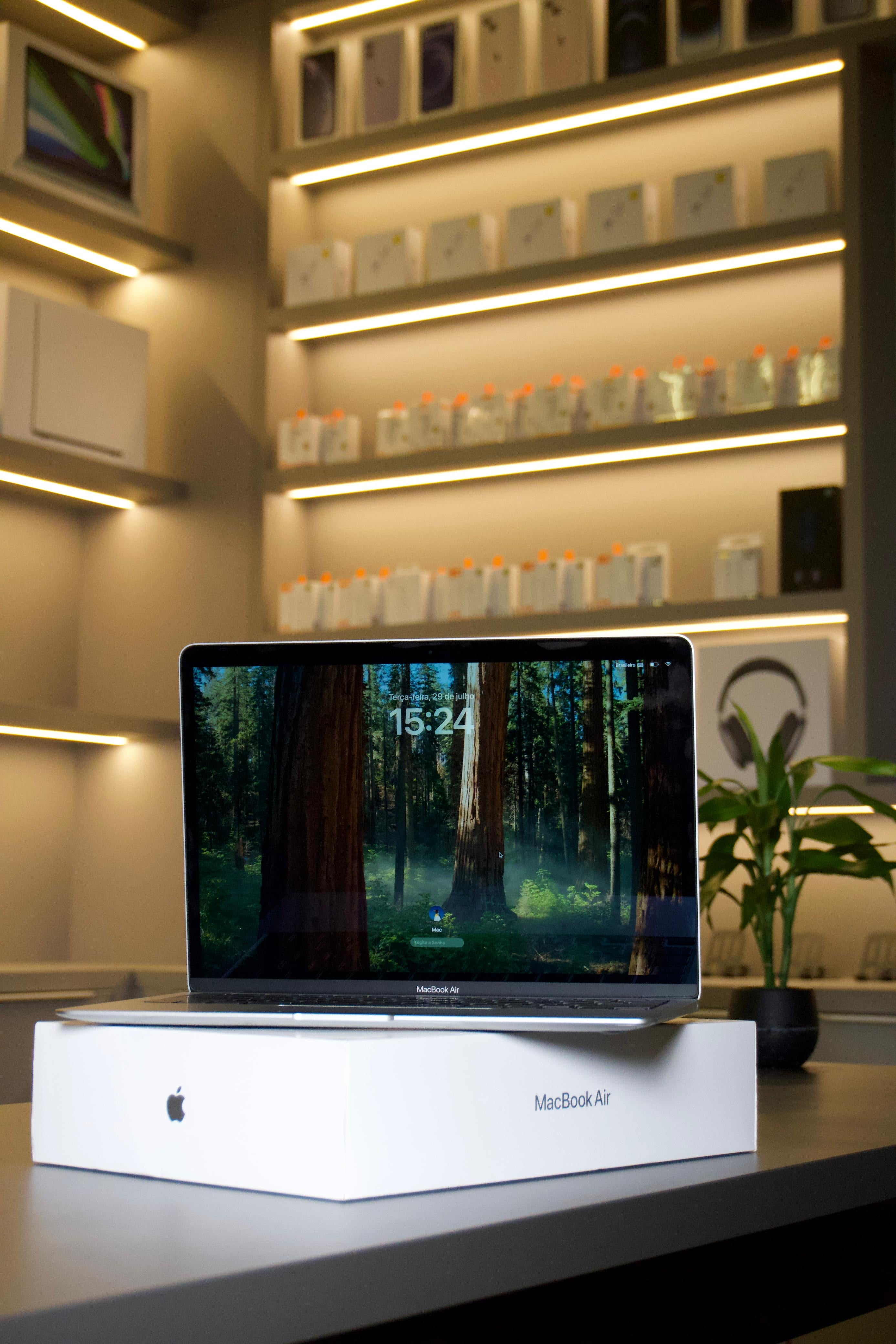 MacBook Air M1 de 13,3 Polegadas  - 8GB RAM, 256GB SSD - CPU de 8 núcleos e GPU de 7 núcleos - Seminovo