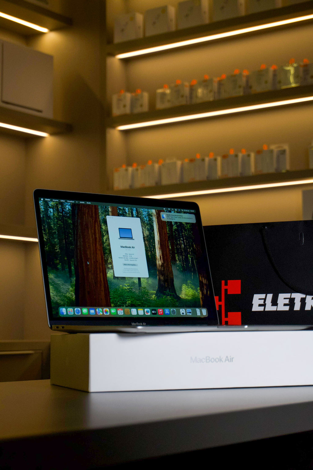 MacBook Air M1 de 13,3 Polegadas  - 8GB RAM, 256GB SSD - CPU de 8 núcleos e GPU de 7 núcleos - Seminovo