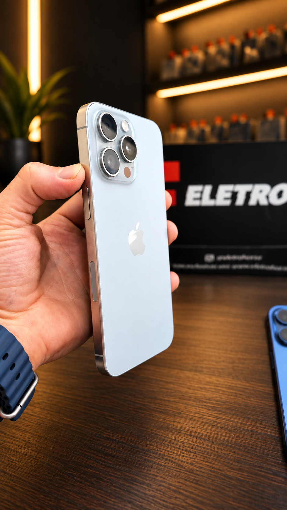 Outlet - iPhone 15 Pro Max de 256GB - Com caixa