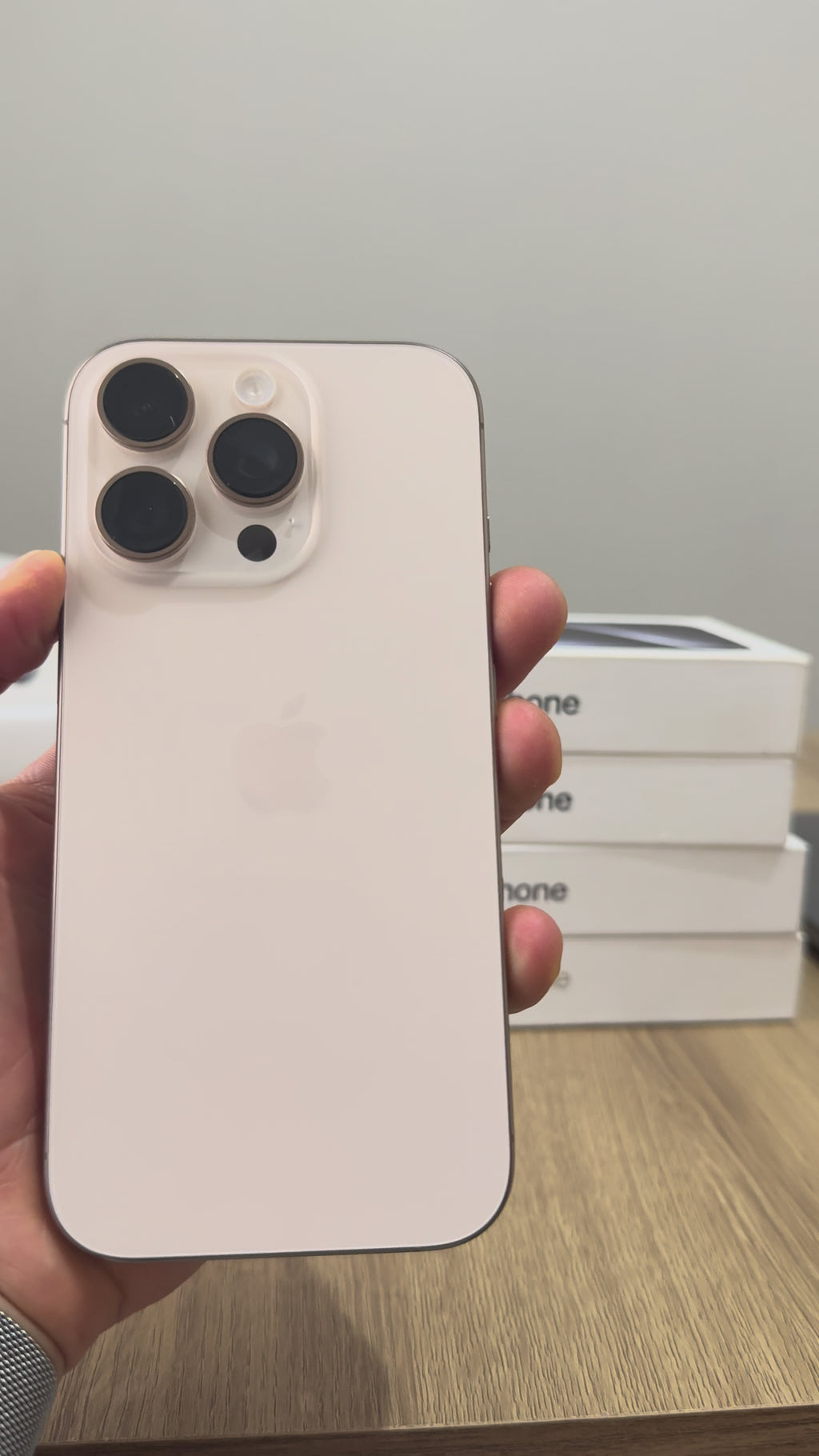 Apple iPhone 16 Pro 128GB - Seminovo