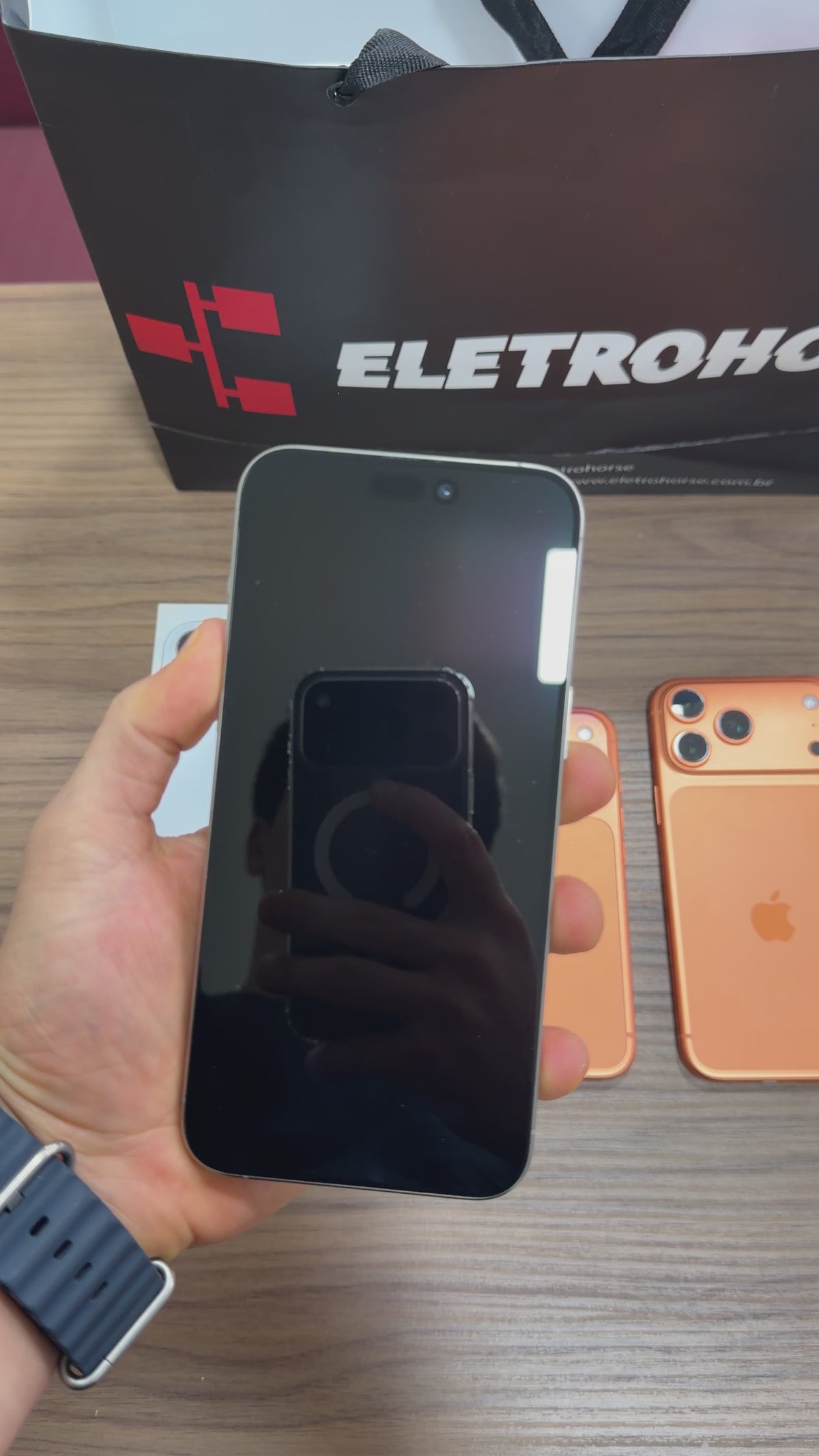 Outlet - iPhone 15 Pro Max de 256GB - Com caixa